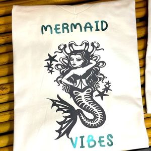 Small vneck tshirt “Mermaid vibes”